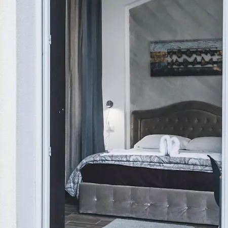 Bulldog Station With Private Wc, Ac, Tv * Mestre