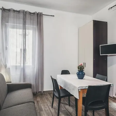 Bulldog Station With Private Wc, Ac, Tv Bed & Breakfast