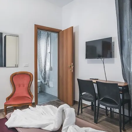 Bulldog Station With Private Wc, Ac, Tv * Mestre